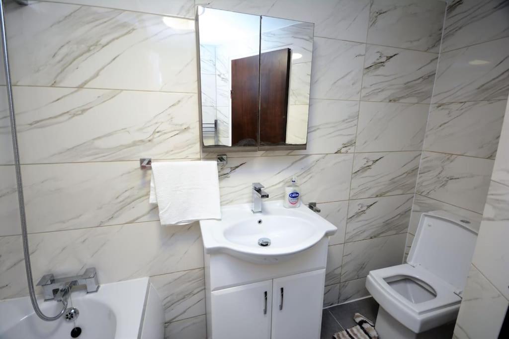 Lovely 4bedroom Appartamento